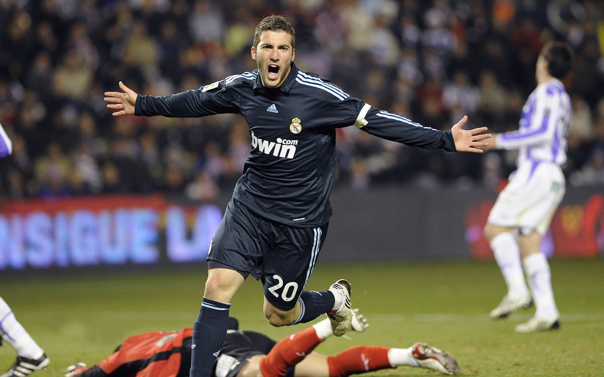 开云体育在线-客场魔术师降临丹佛？武切维奇附体扛起掘金险胜火箭